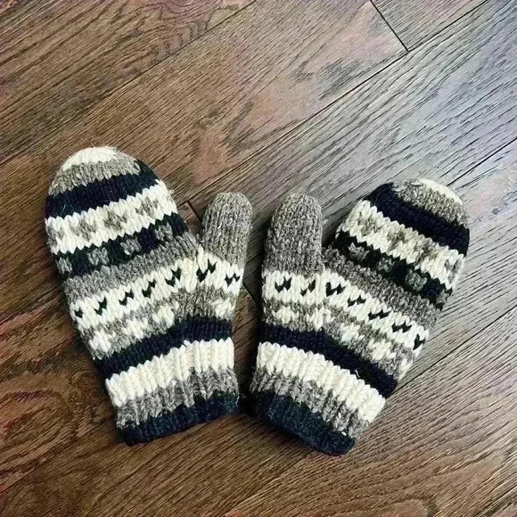 Winter Unisex Grey Graphic Pattern Grey White Wool Mittens - Picture 2 of 10